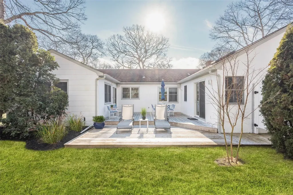 25 Lynncliff Road Hampton Bays NY 11946