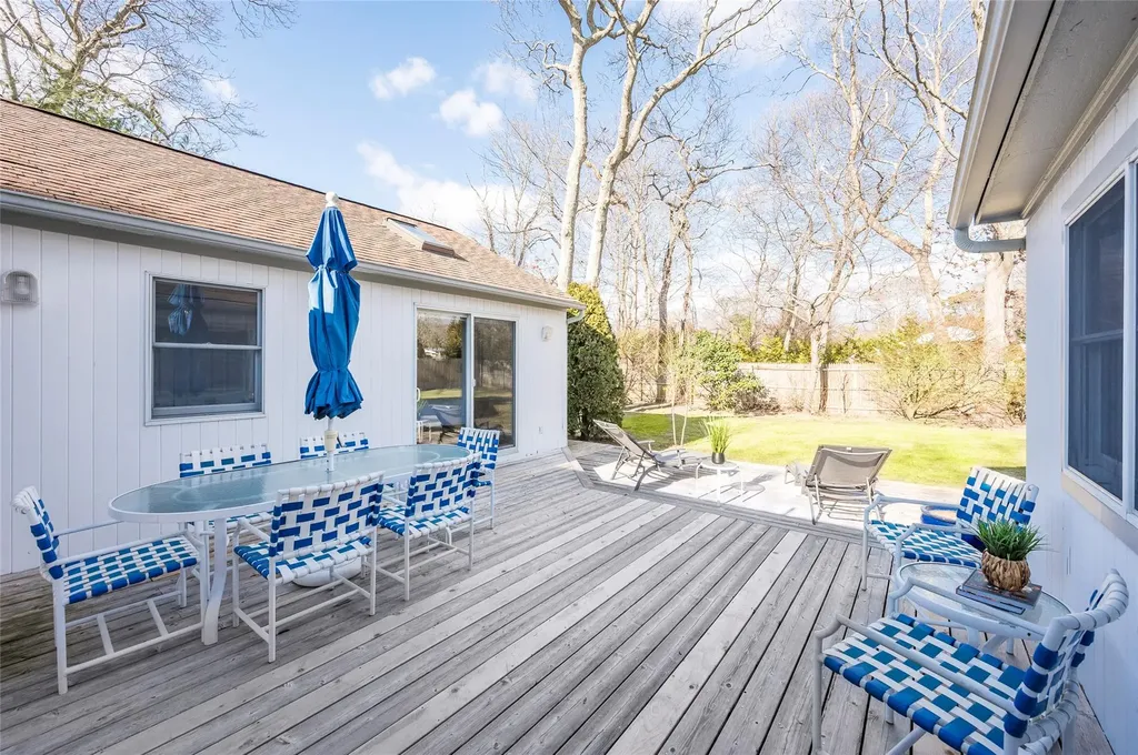 25 Lynncliff Road Hampton Bays NY 11946