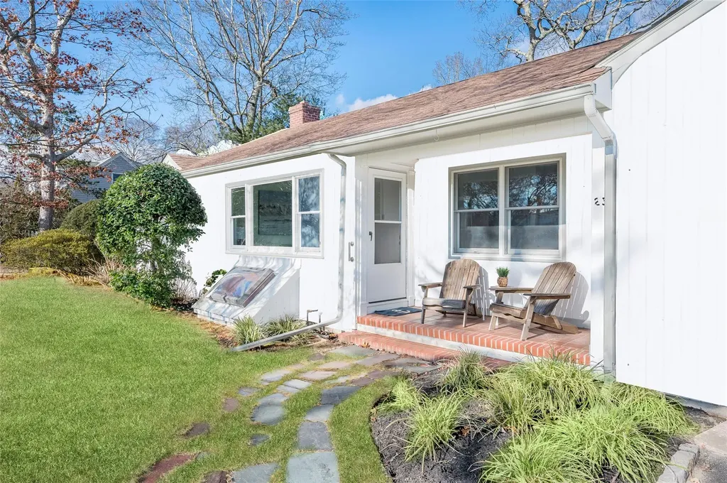 25 Lynncliff Road Hampton Bays NY 11946
