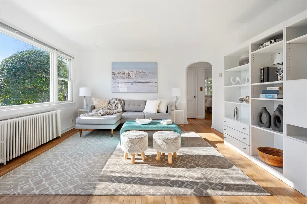 25 Lynncliff Road Hampton Bays NY 11946