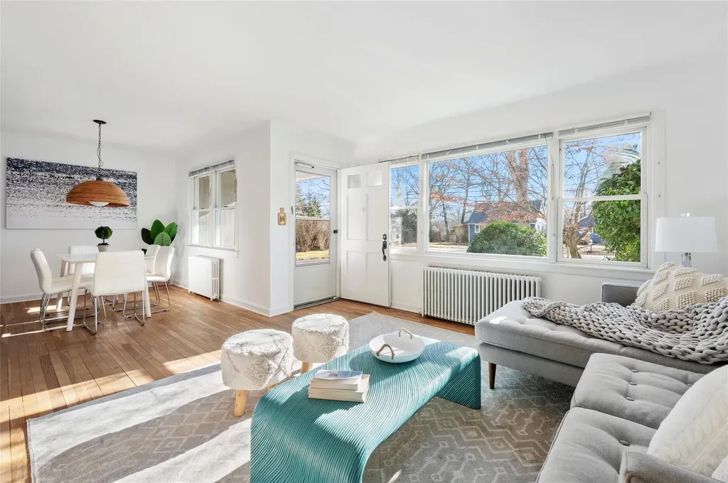 25 Lynncliff Road Hampton Bays NY 11946