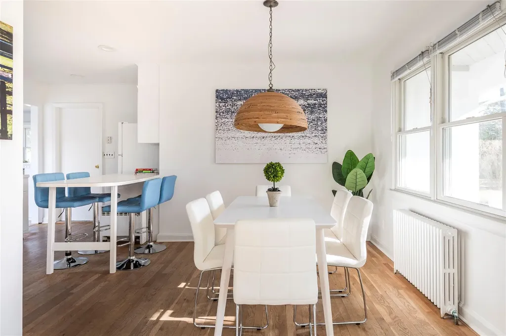 25 Lynncliff Road Hampton Bays NY 11946