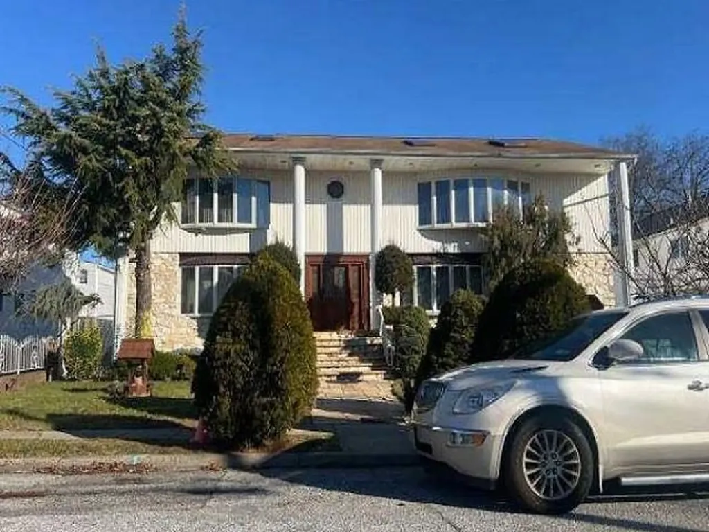 1596 Johnson Avenue Elmont NY 11003