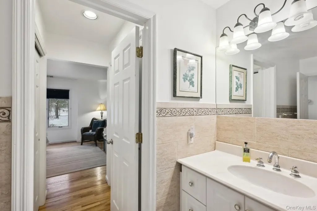 12 Hildreth Road Hampton Bays NY 11946