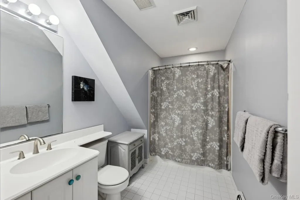 12 Hildreth Road Hampton Bays NY 11946