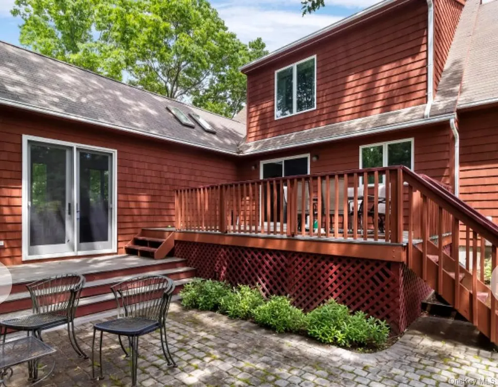 12 Hildreth Road Hampton Bays NY 11946