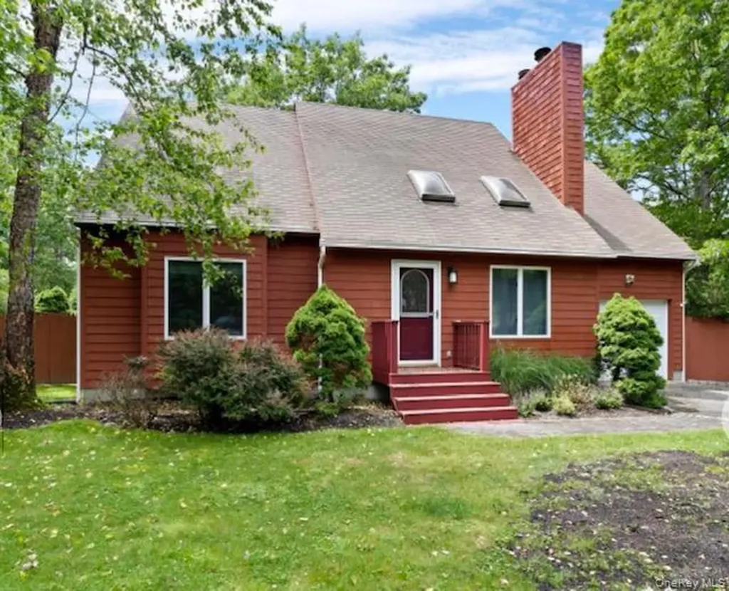 12 Hildreth Road Hampton Bays NY 11946