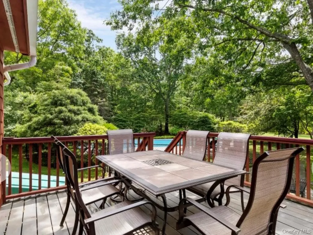 12 Hildreth Road Hampton Bays NY 11946