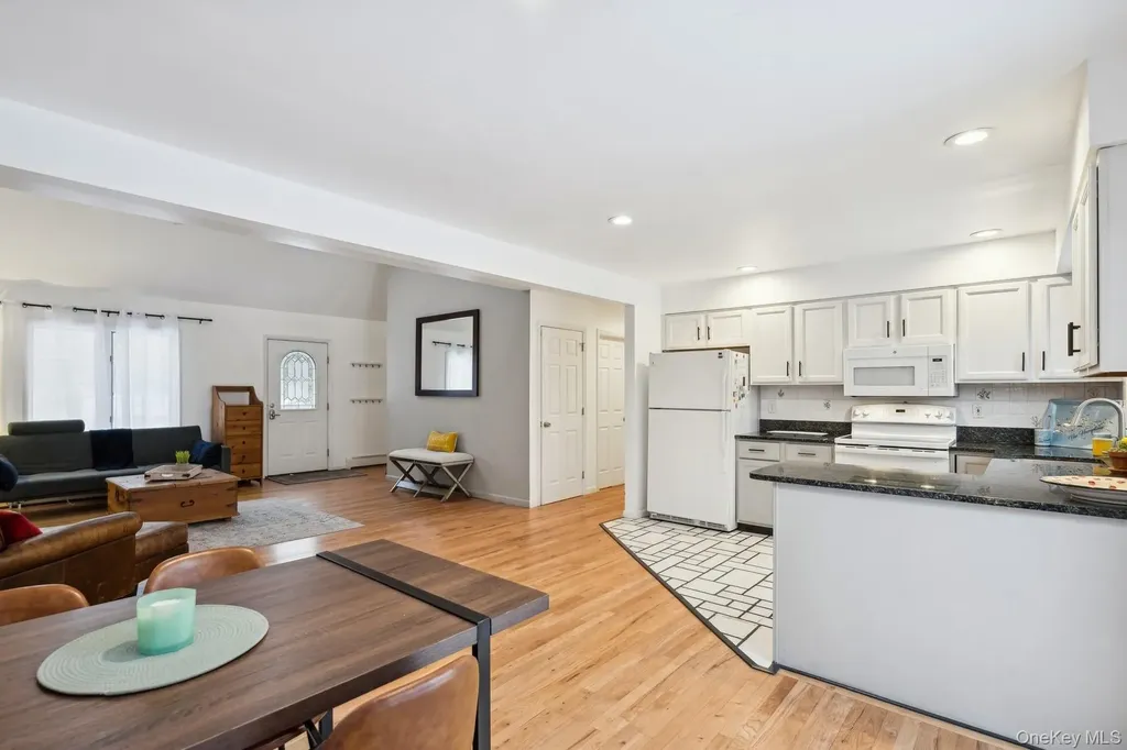 12 Hildreth Road Hampton Bays NY 11946