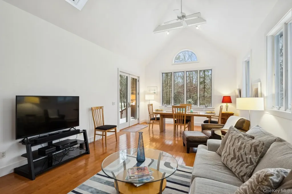 12 Hildreth Road Hampton Bays NY 11946