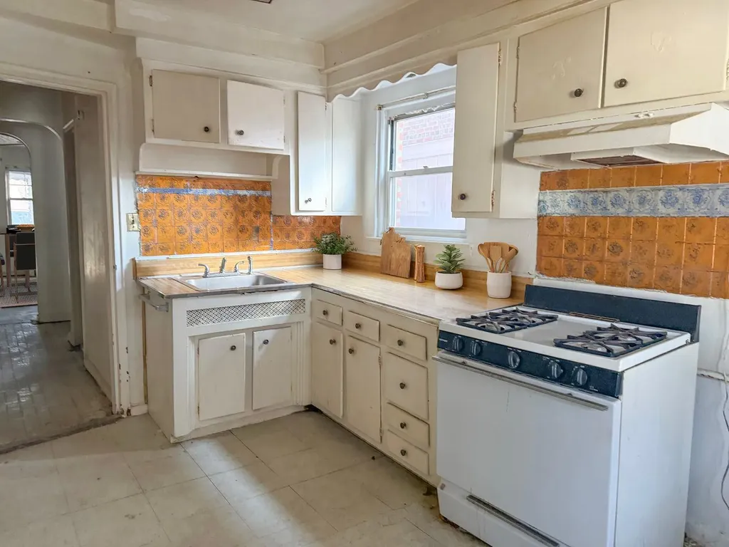 2943 Yates Avenue Bronx NY 10469