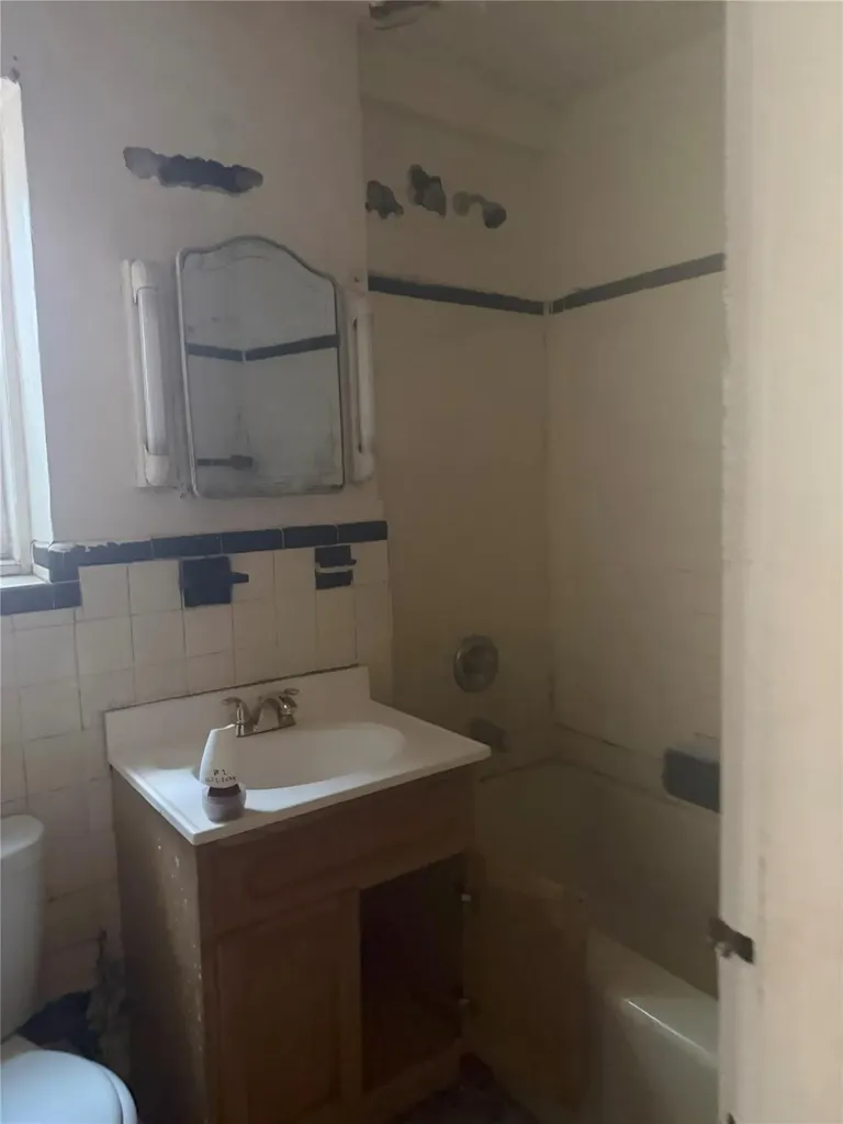 2943 Yates Avenue Bronx NY 10469