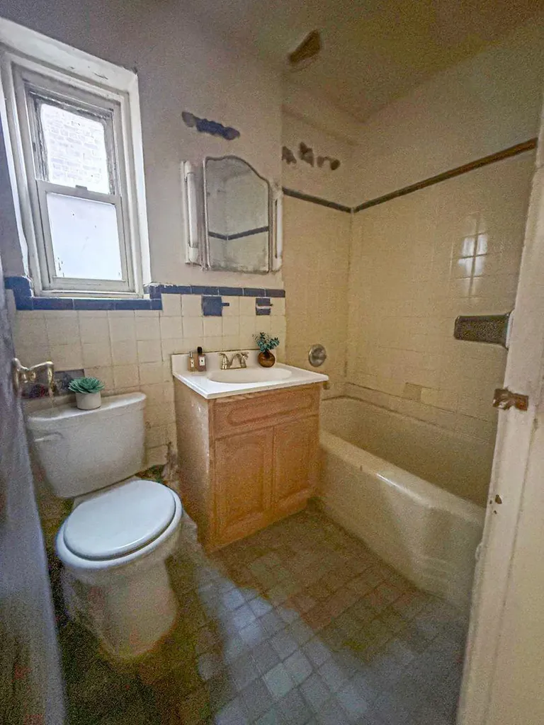 2943 Yates Avenue Bronx NY 10469