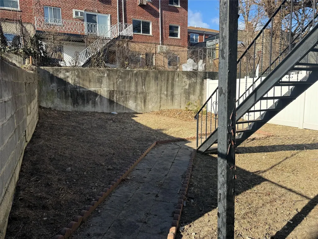 2943 Yates Avenue Bronx NY 10469