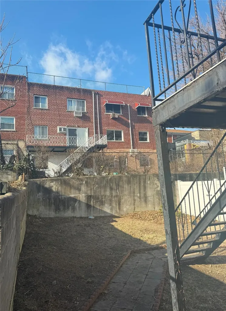 2943 Yates Avenue Bronx NY 10469