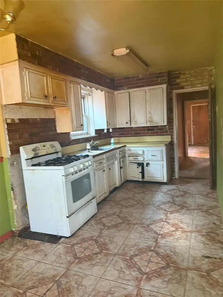 2943 Yates Avenue Bronx NY 10469