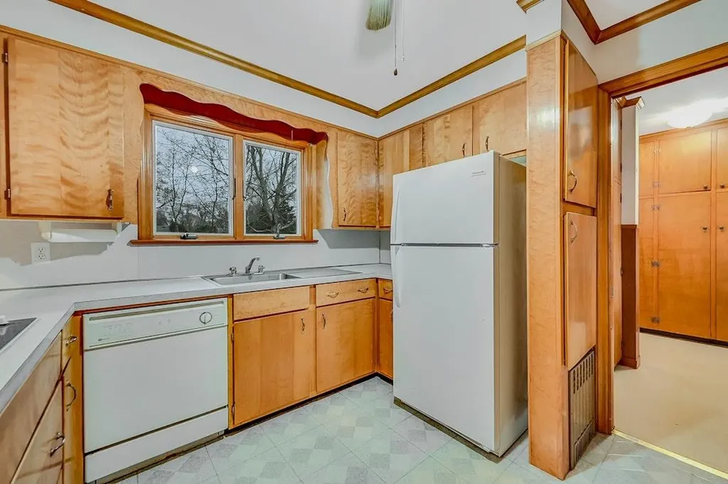 49 Meadow Lane Riverhead NY 11901
