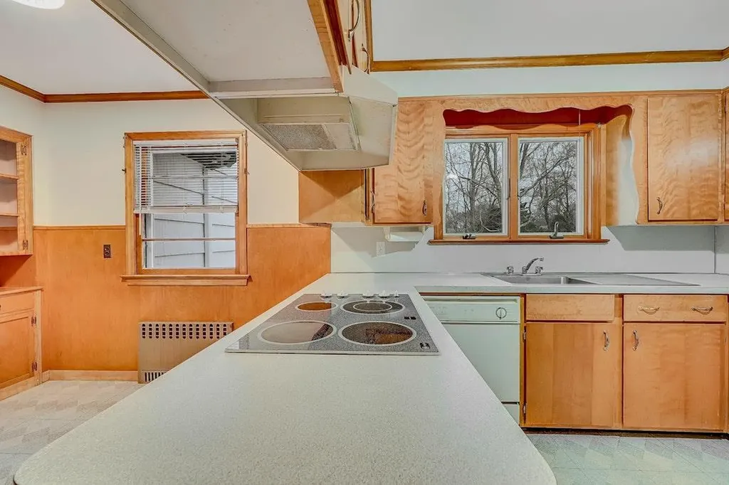 49 Meadow Lane Riverhead NY 11901