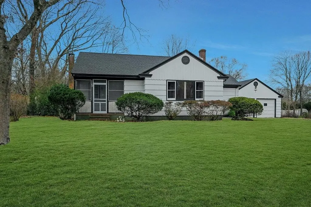 49 Meadow Lane Riverhead NY 11901