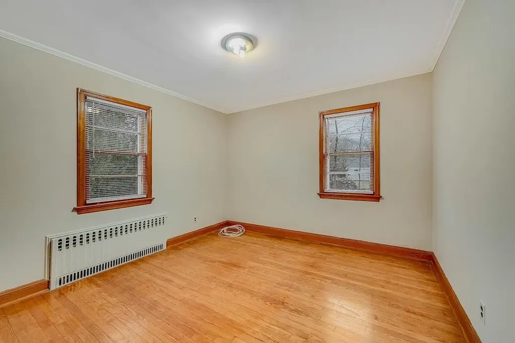 49 Meadow Lane Riverhead NY 11901