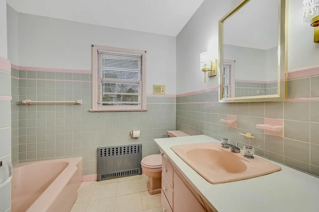 49 Meadow Lane Riverhead NY 11901