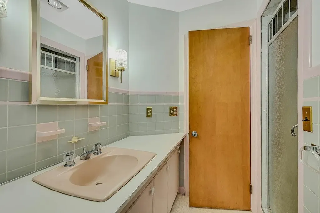 49 Meadow Lane Riverhead NY 11901