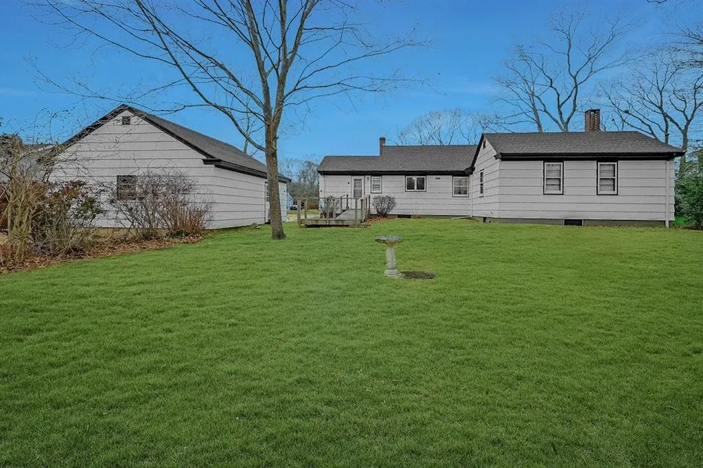 49 Meadow Lane Riverhead NY 11901