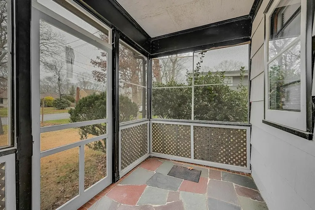 49 Meadow Lane Riverhead NY 11901