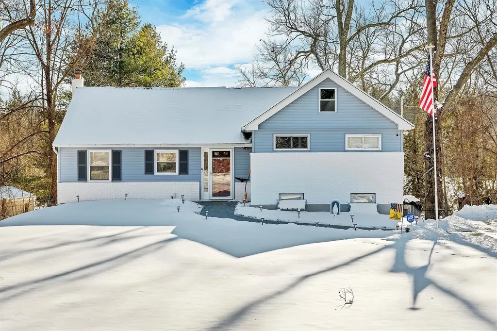 35 Kent Lake Avenue Carmel NY 10512