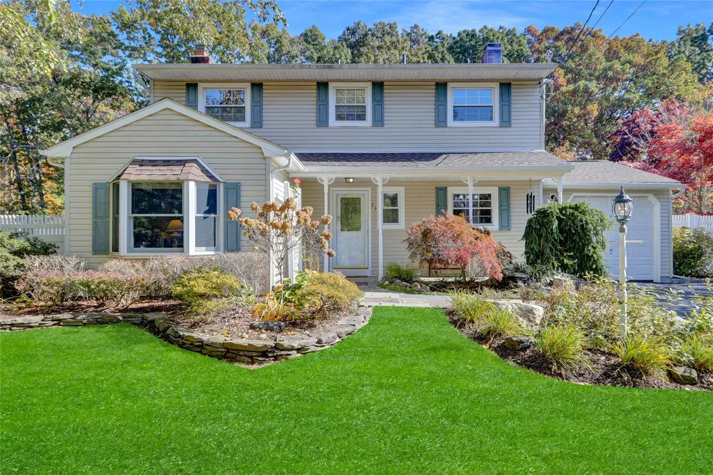 23 Charm City Drive Brookhaven NY 11776