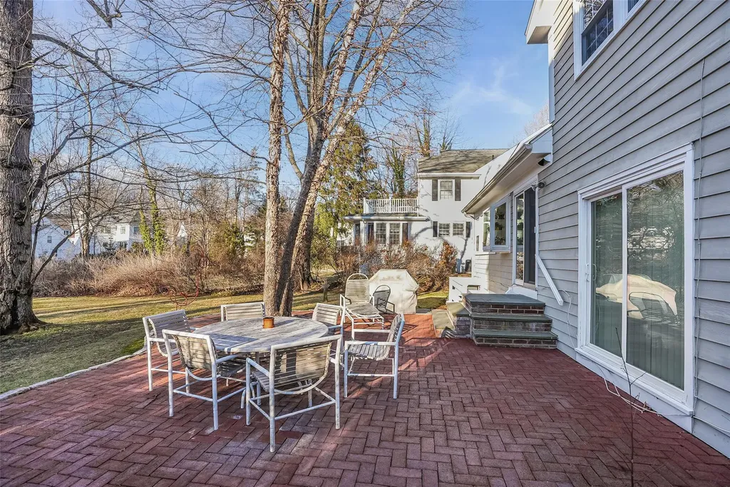31 Valley Road Scarsdale NY 10583