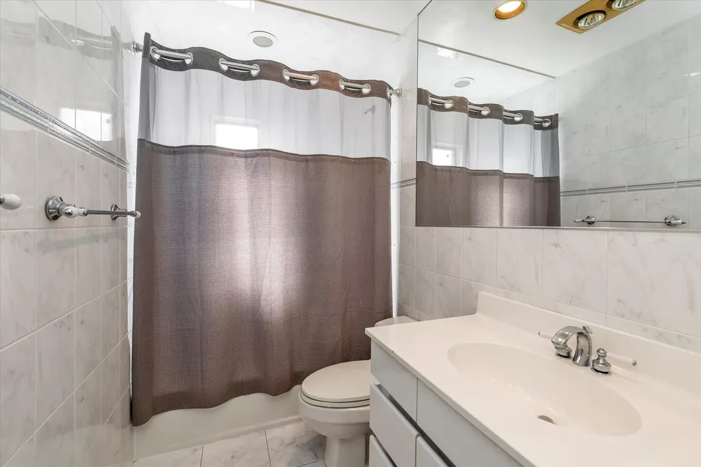 18 Circle Drive Syosset NY 11791