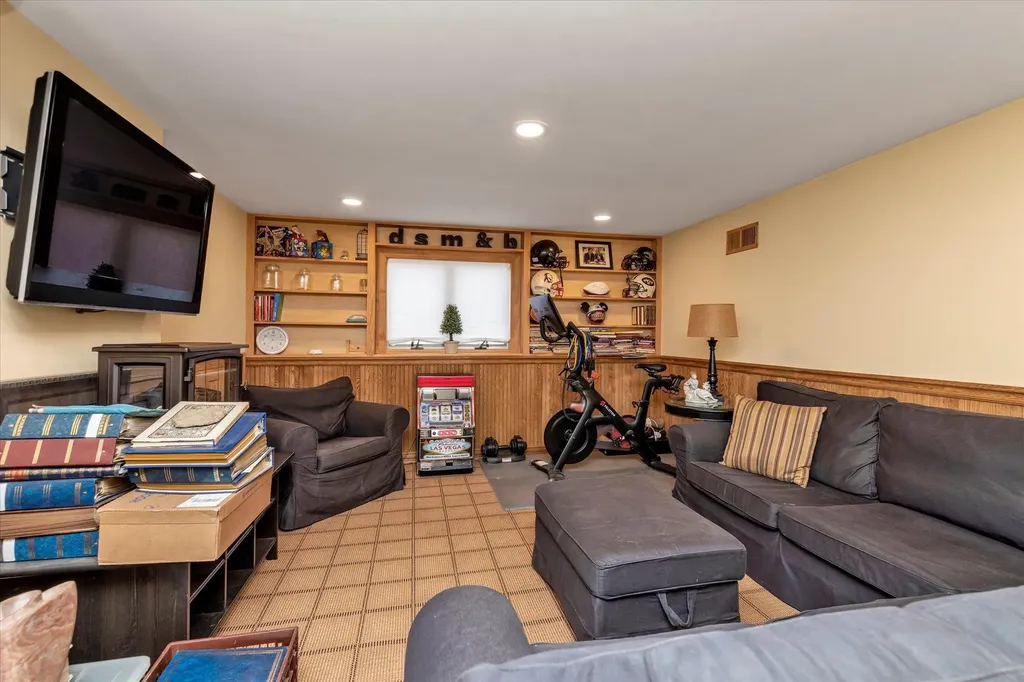 18 Circle Drive Syosset NY 11791