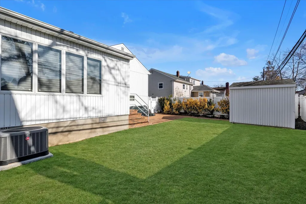 18 Circle Drive Syosset NY 11791