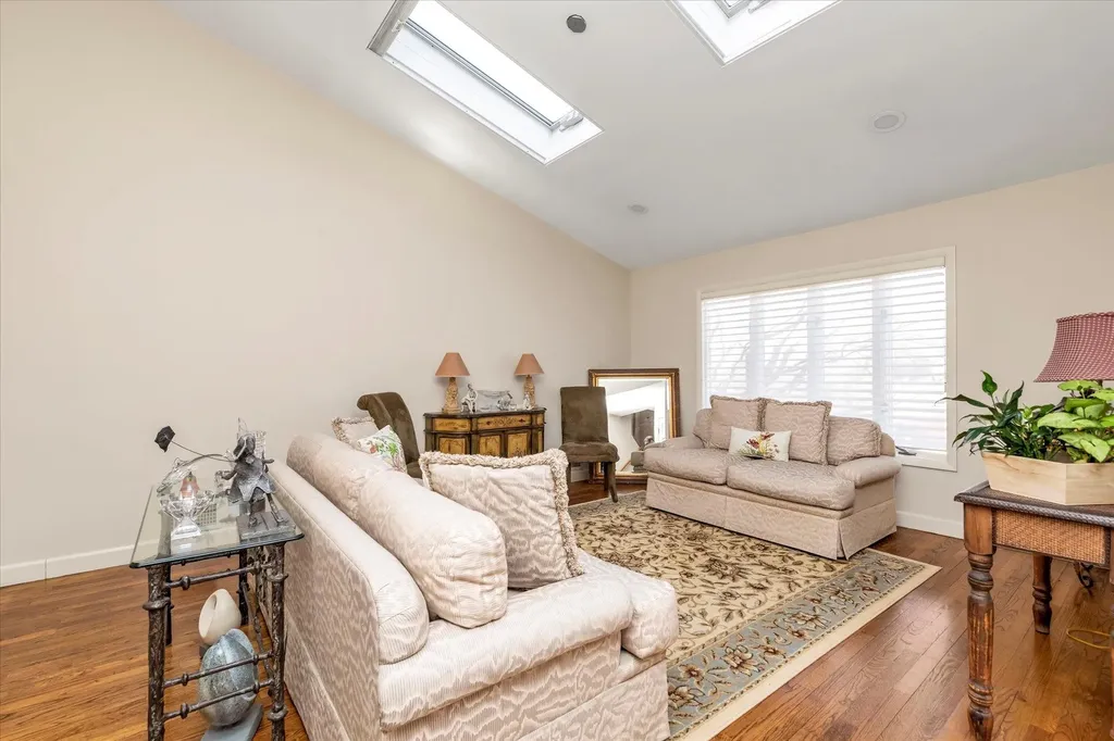 18 Circle Drive Syosset NY 11791