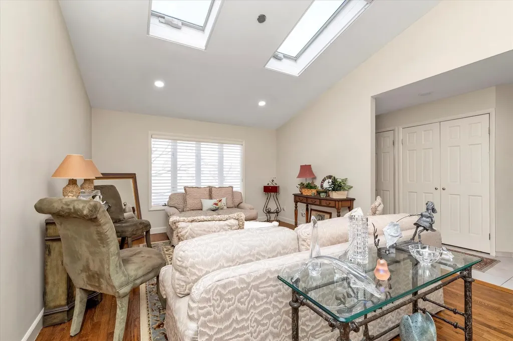 18 Circle Drive Syosset NY 11791