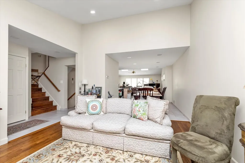 18 Circle Drive Syosset NY 11791
