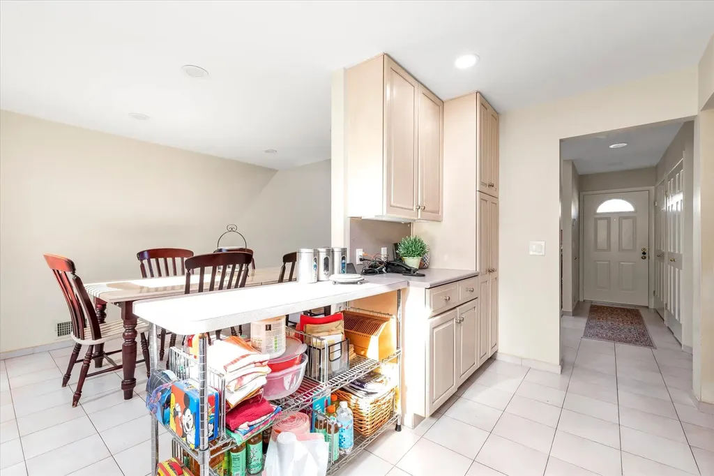 18 Circle Drive Syosset NY 11791