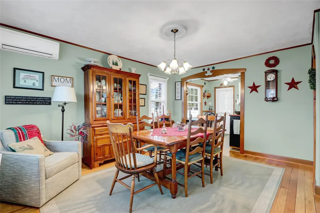 8 Enness Avenue Bethpage NY 11714