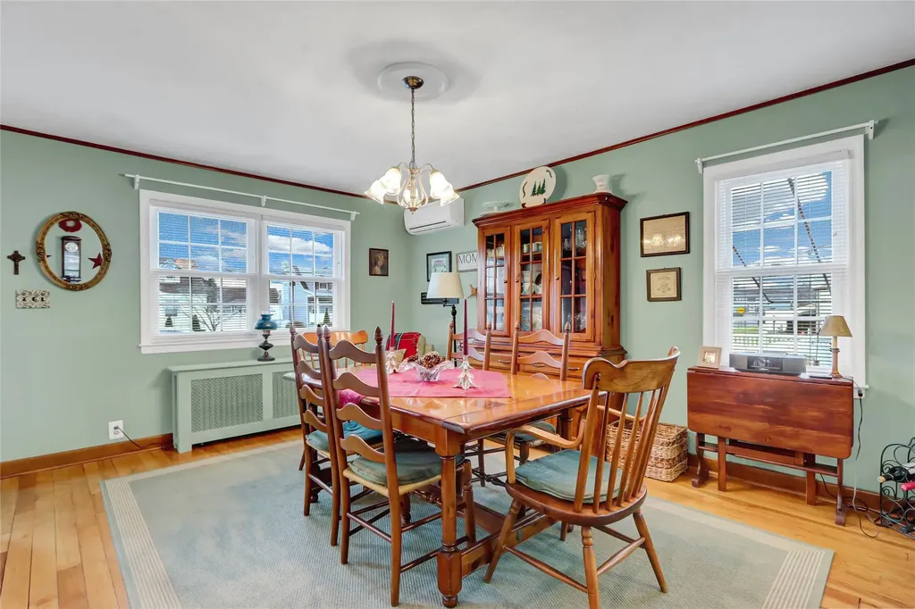 8 Enness Avenue Bethpage NY 11714