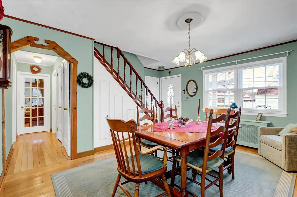 8 Enness Avenue Bethpage NY 11714