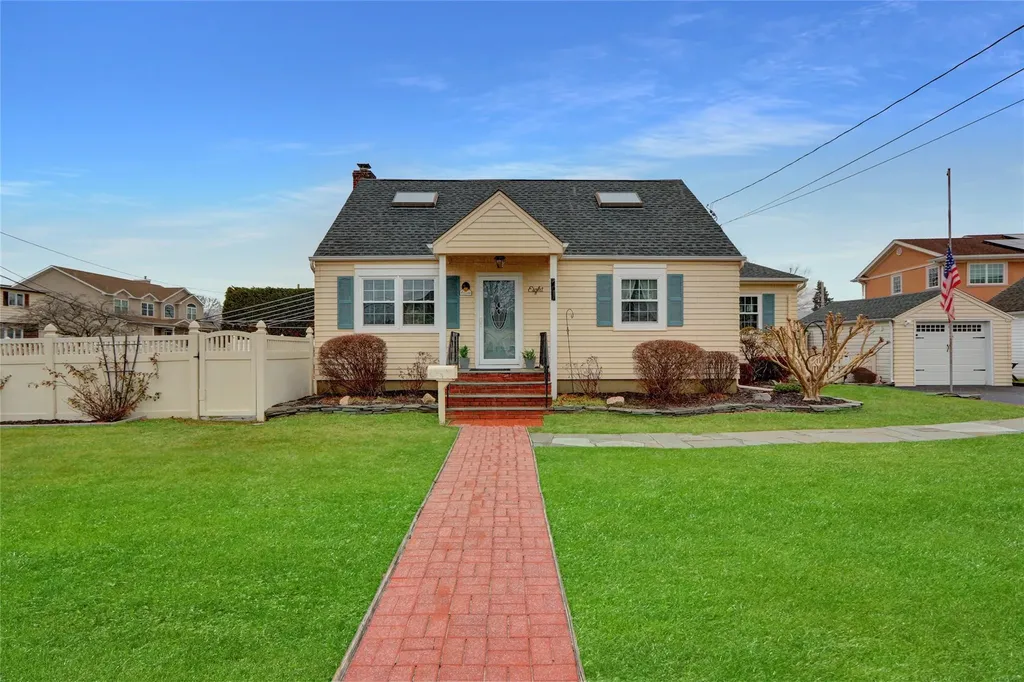 8 Enness Avenue Bethpage NY 11714
