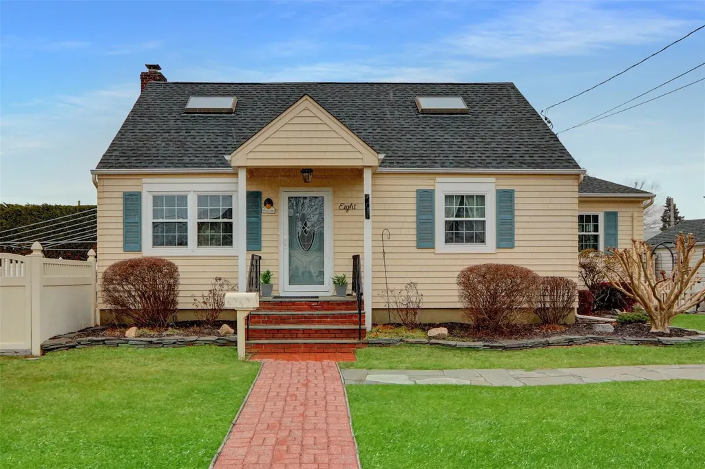 8 Enness Avenue Bethpage NY 11714