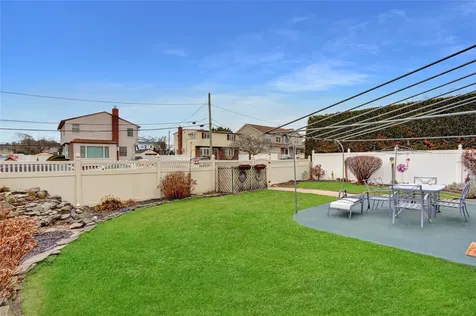 8 Enness Avenue Bethpage NY 11714