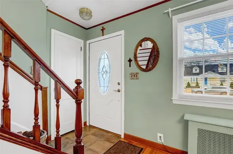 8 Enness Avenue Bethpage NY 11714