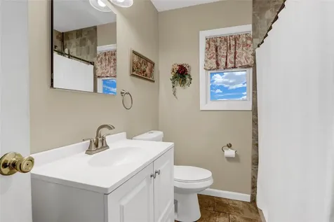 8 Enness Avenue Bethpage NY 11714