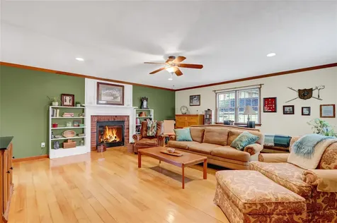 8 Enness Avenue Bethpage NY 11714