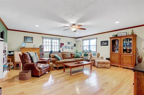 8 Enness Avenue Bethpage NY 11714