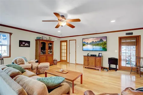 8 Enness Avenue Bethpage NY 11714