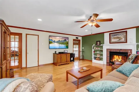 8 Enness Avenue Bethpage NY 11714